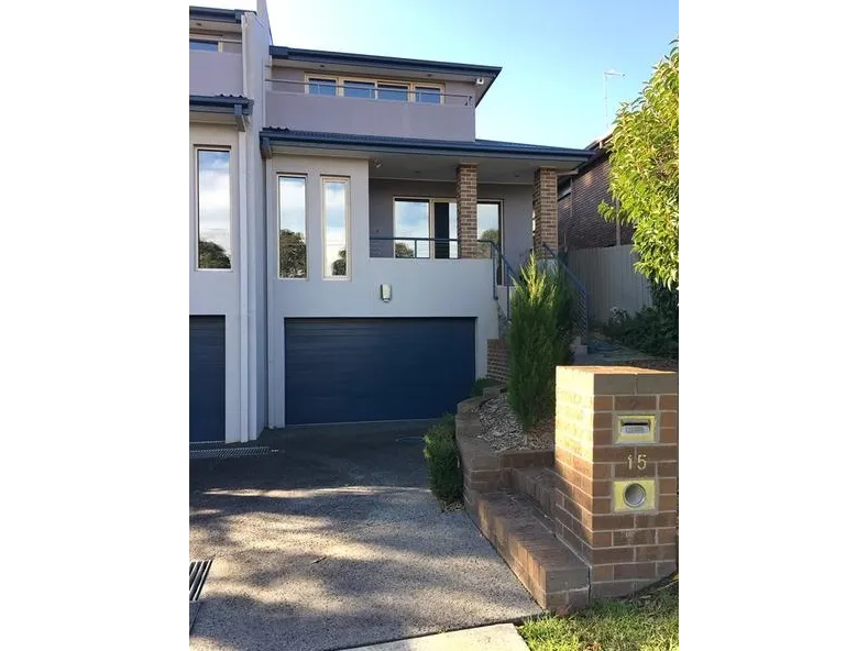 MODERN TOWNHOUSE IN THE HEART BULLEEN