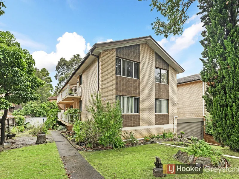 TWO BEDROOD UNIT IN THE HEART OF MERRYLANDS