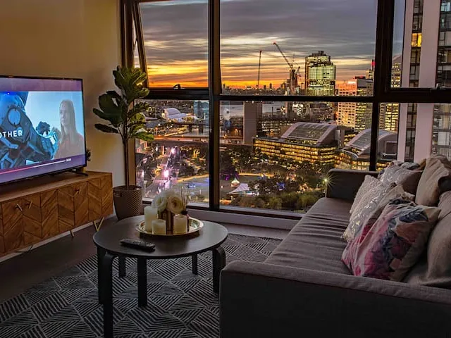 Hotel-like Fully Furnished High Level Two Beds Plus Huge Guest Room Apartment with Amazing Darling Harbour & City Views!