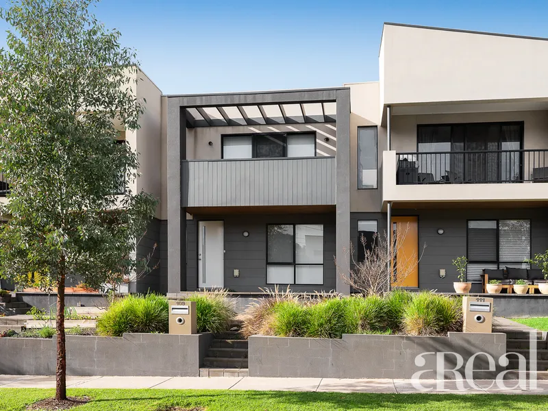 Designer Townhouse You Can't Miss!