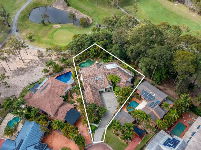 EXQUISITE MANSION ON THE PARKWOOD INTERNATIONAL GOLF COURSE