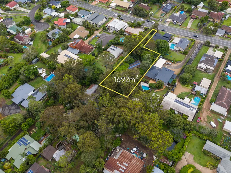 1692m2 Block in heart of Rochedale South