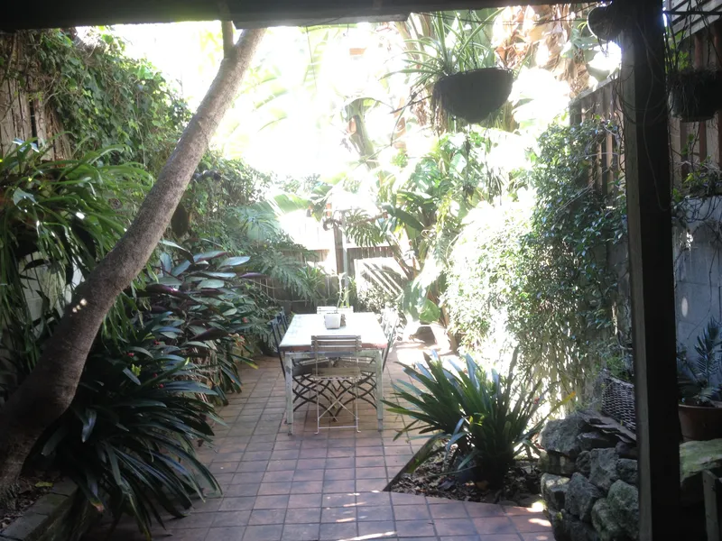 PADDINGTON- Spacious 3-bed 3-lvl. terrace in tranquil urban village