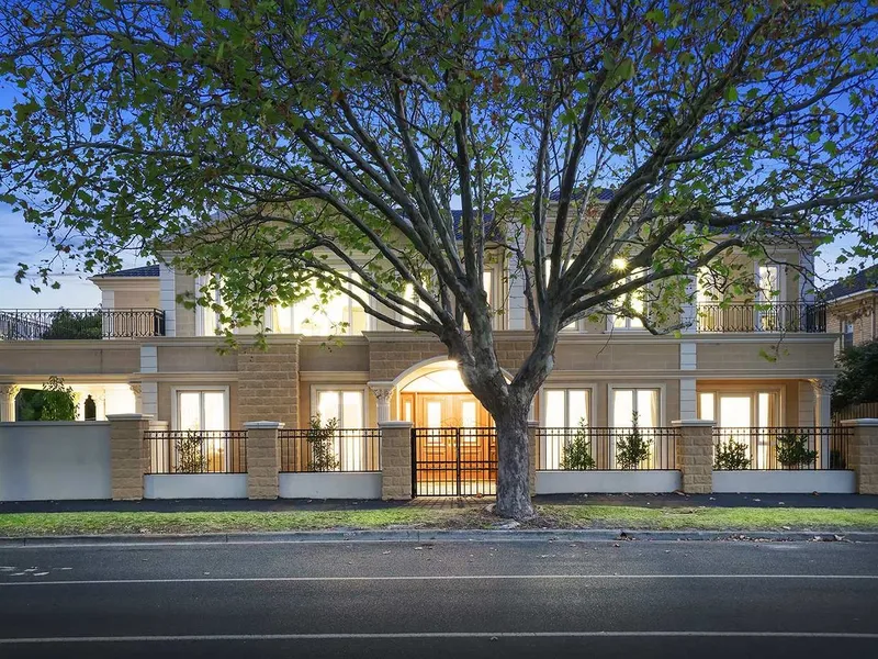 Walk to Brighton Beach & live in Peerless Family Luxury!