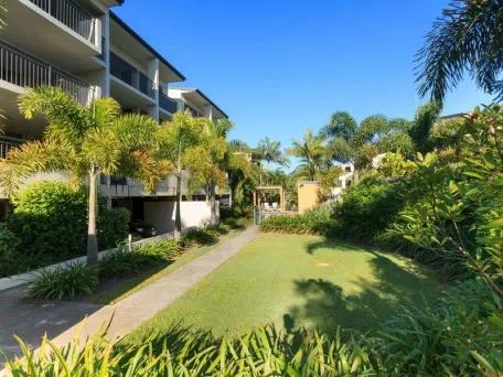 Fully furnished Three Bedroom Apartment Living in Garden City - Facing Complex Garden, Quiet & Peaceful 