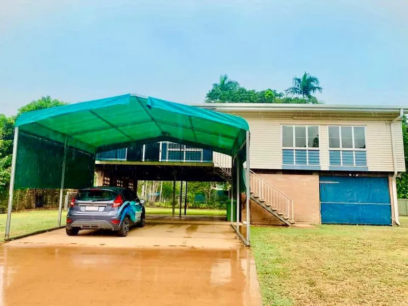 HOUSE ON A LARGE BLOCK OF LAND 