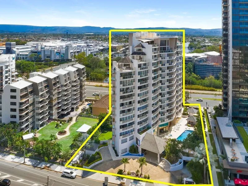 FULLY FURNISHED - WALK TO BEACH, STAR CASINO, G-LINK LIGHT RAIL, PACIFIC FAIR.