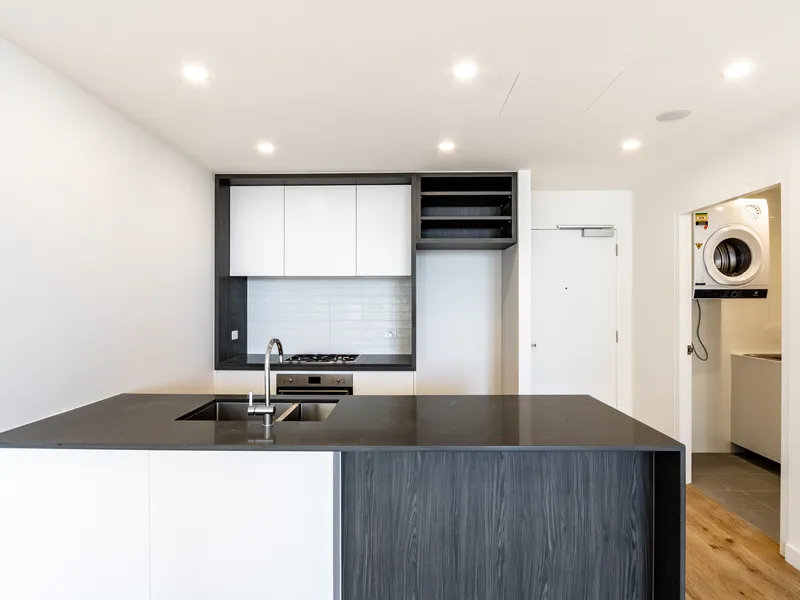 Oversized 2 Bedroom Apartment With Water & Sydney CBD Views