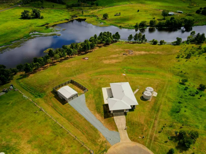 Beautiful lake side Acreage in Quiet Court Location