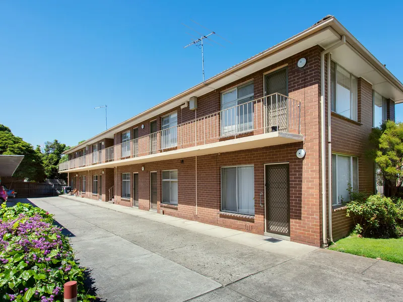 Light and neat apartment