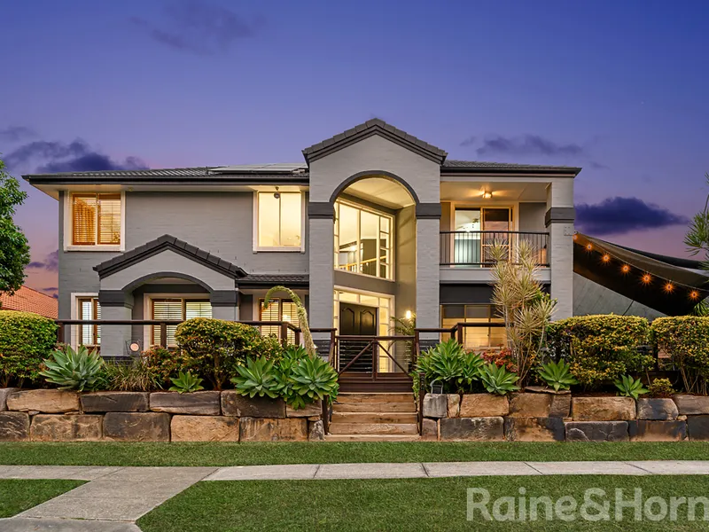 Luxurious North Lakes Living In Premium Location