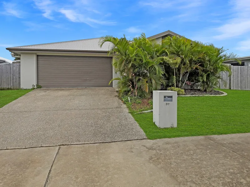 LIVE IN THE FAMILY FRIENDLY ANDERGROVE LAKES ESTATE, CLOSE TO EVERYTHING!