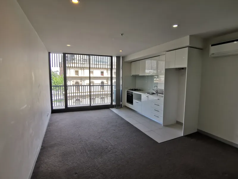 ONE BEDROOM APARTMENT Next to VIC Market