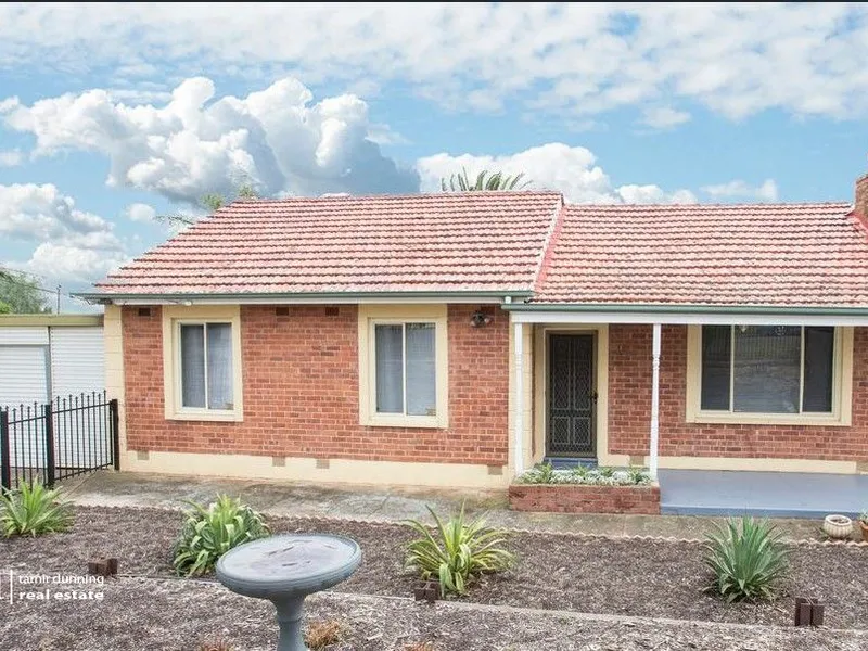 Updated 3 bedroom family home with plenty of room to move