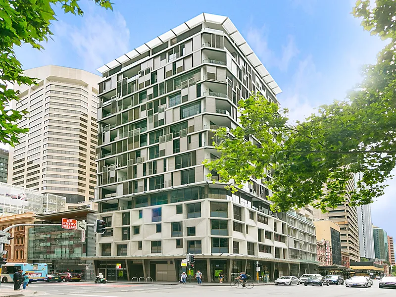 CBD Top Floor Executive Apartment