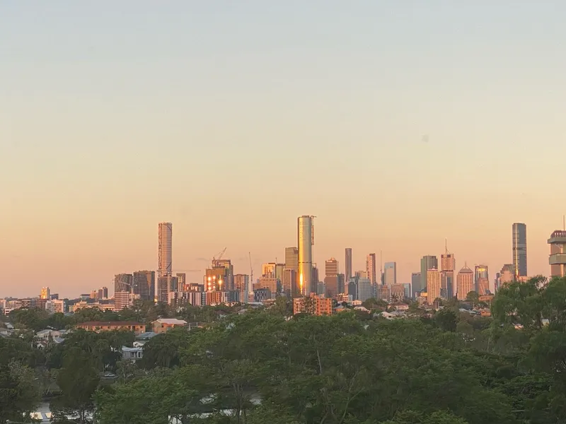 Stunning City Views with Leafy Outlook