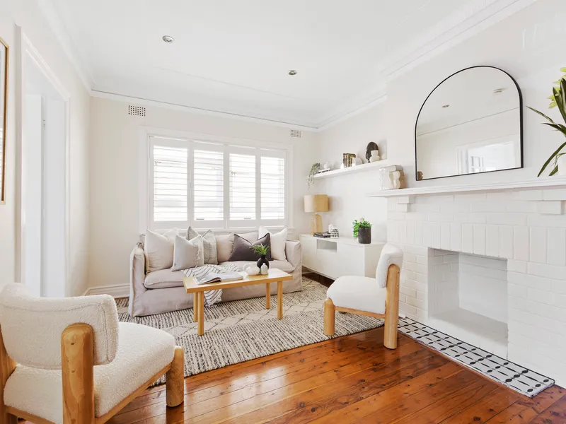 Art Deco apartment with relaxed harbour lifestyle