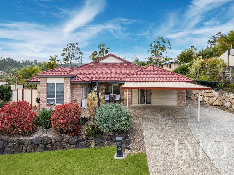 UNIQUE ADAPTABLE FAMILY HOME