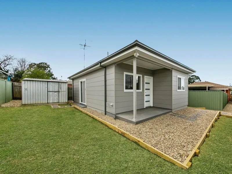 Modern granny flat in private setting