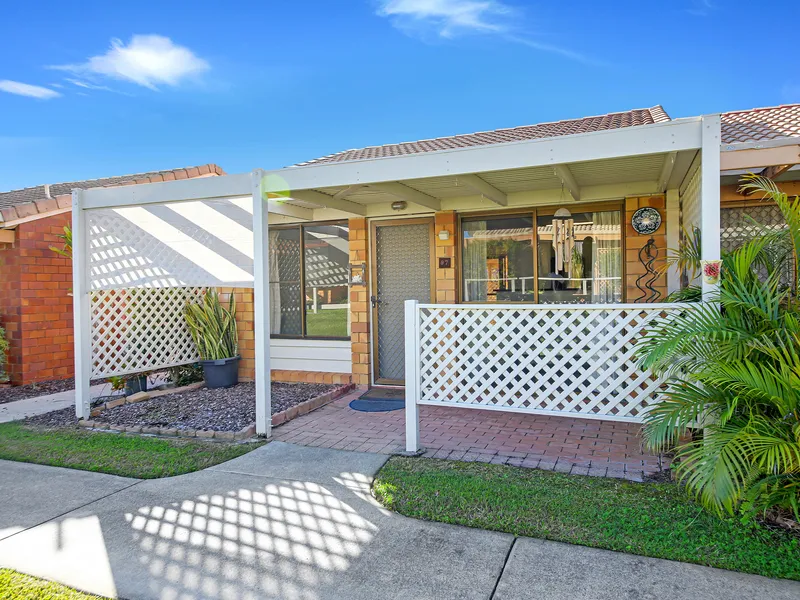 FREEHOLD 1 BEDROOM END UNIT