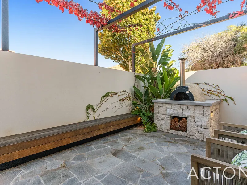 FEELS LIKE HOME….. 33A BRITANNIA ROAD, LEEDERVILLE