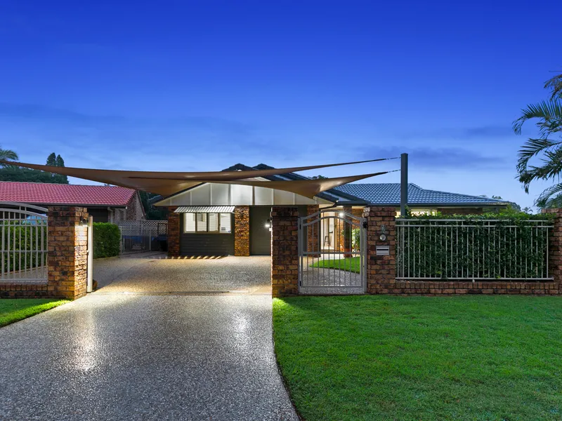 Immaculate Single Level Living with Dual Street Frontage!