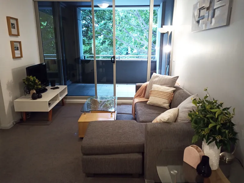 Fully Furnished One Bedroom Apartment with Balcony in Sydney CBD