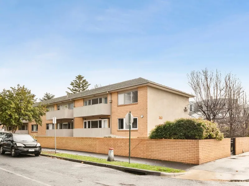 SPACIOUS IMMACULATELY PRESENTED APARTMENT