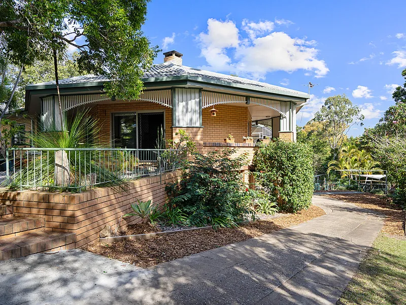 Dual Living with Pool on the doorstep of new University Campus
