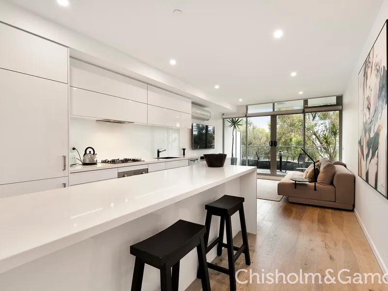 A Metropolitan Haven on the Water's Edge