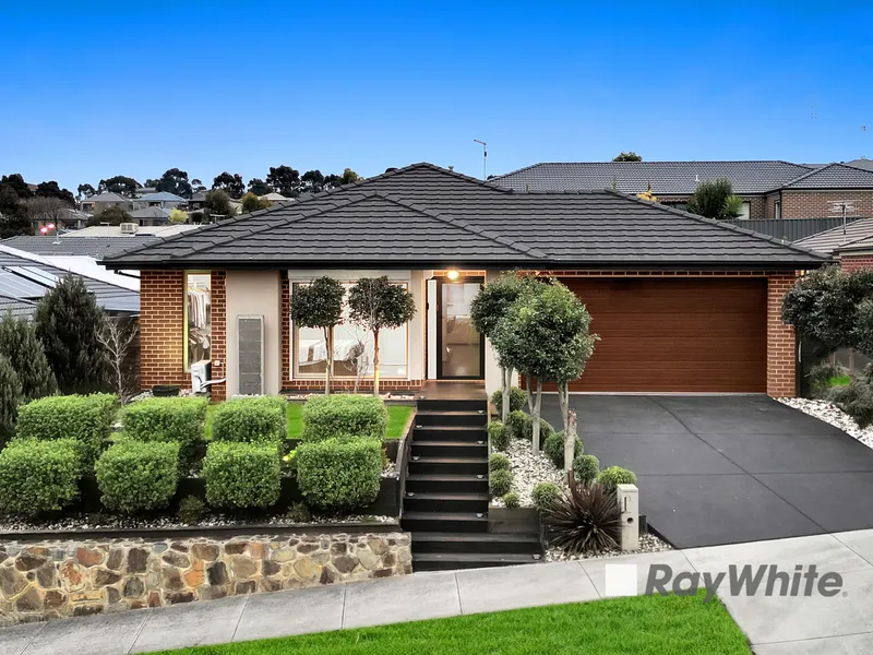 Modern Family Living in the Heart of Cardinia Lakes Estate