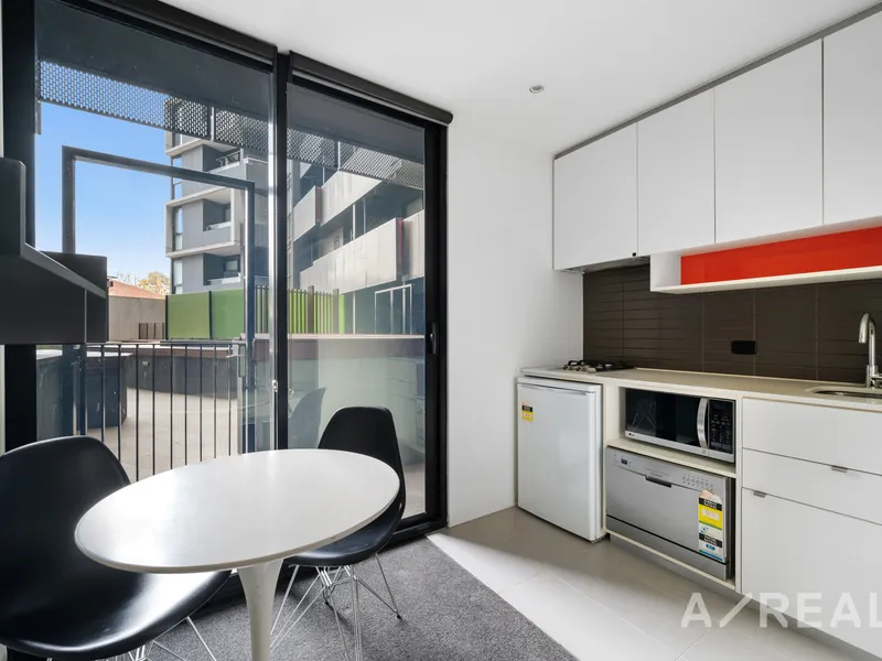FULLY FURNISHED ONE BEDROOM ONE BATHROOM APARTMENT