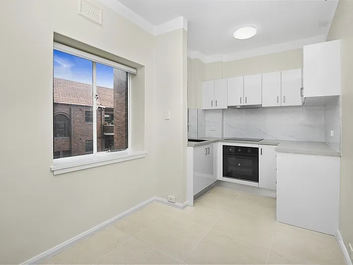 PRIME LOCATION - 2 BEDROOM WITH BALCONY