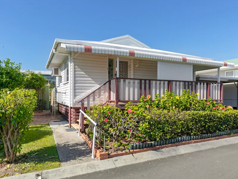 RESORT STYLE LIVING AT A SENSATIONAL PRICE!!!       PALM LAKES RESORT CARINDALE