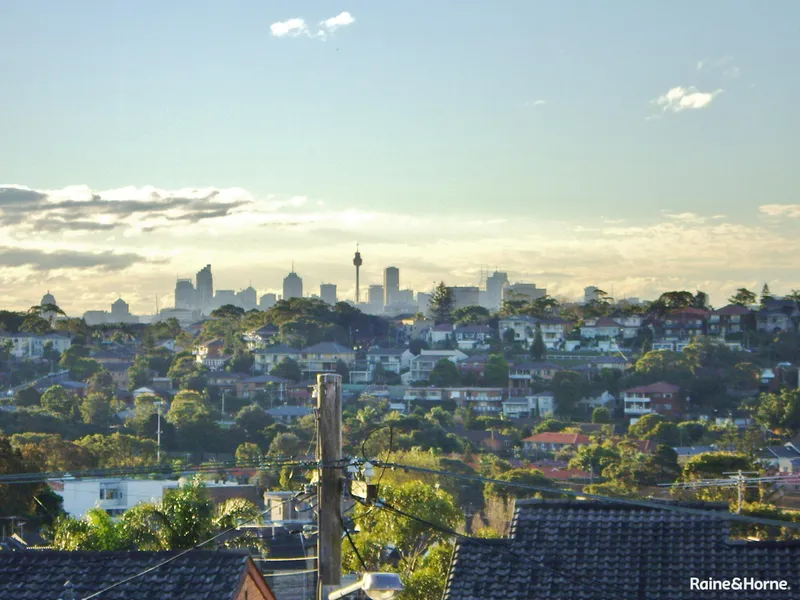 HUGE UNIT WITH CITY VIEWS