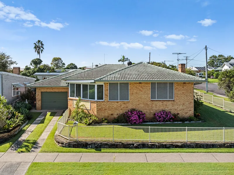 NEAT AS A PIN - SELLING UNDER THE HAMMER