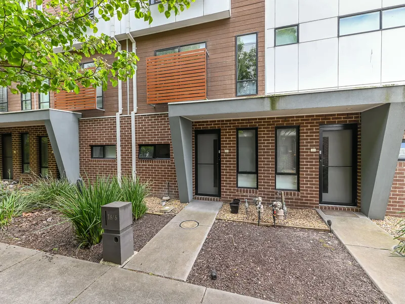 listedAS - Clever use of space across three levels