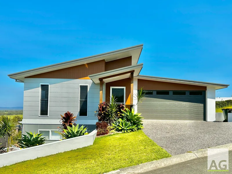 Large Newly Built Home with Uninterrupted Ocean Views!