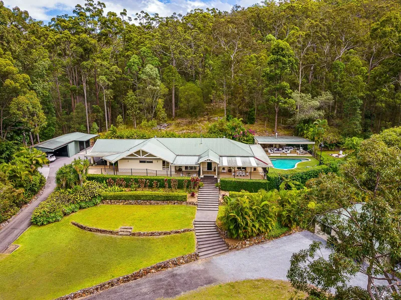 PALPABLE SERENITY IN THE HEART OF THE VALLEY - GENUINE DUAL LIVING WITH GLORIOUS VISTAS.