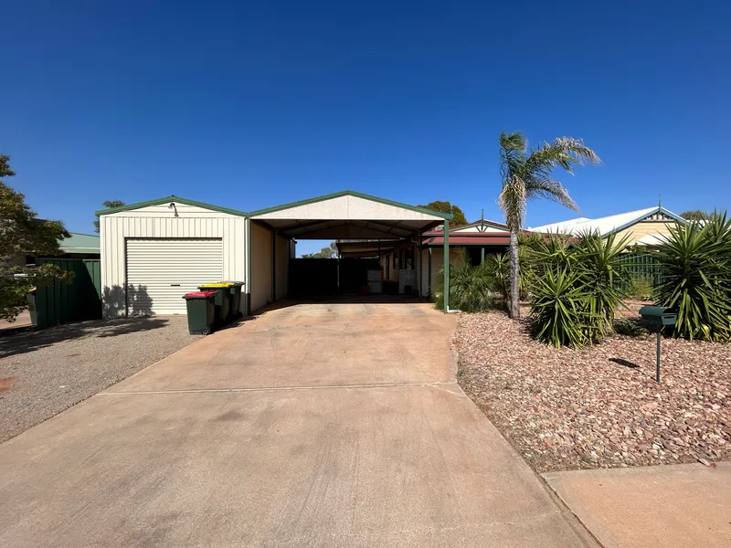 3 Bedroom 1 bathroom with Large Shed