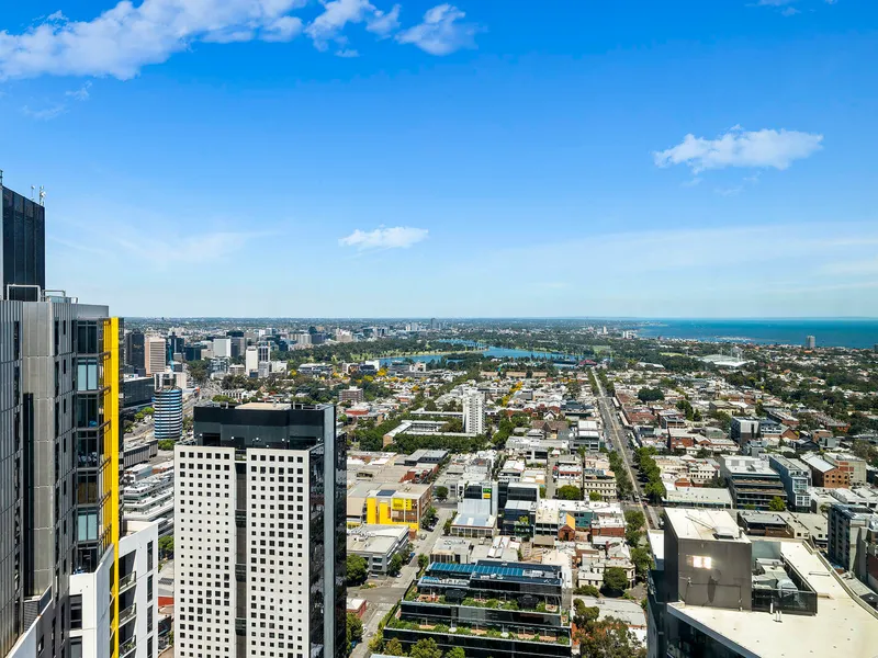 Stunning bay, lake, and mountain views from the 40th floor!