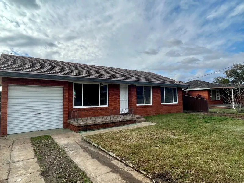 FRESHLY PAINTED IN POPULAR STREET