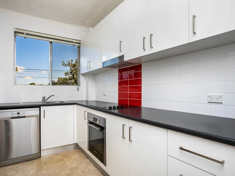 Well presented 2 bedroom unit