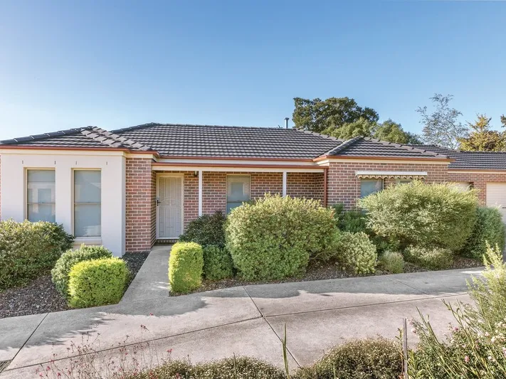 Sensational Townhouse in Outstanding Mount Clear Locale