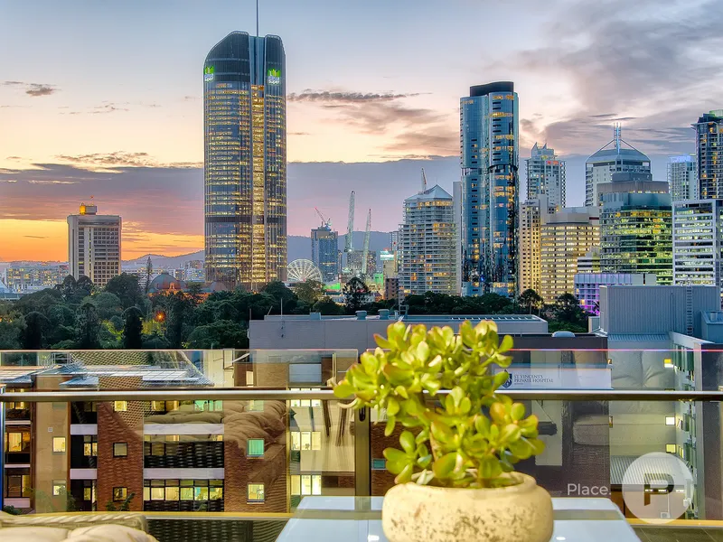 Brand new, spacious half floor residence with northern frontage and stunning city views