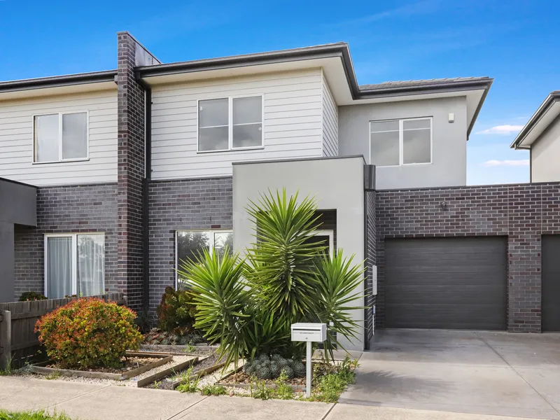 EXCEPTIONAL TOWNHOUSE AT AN EXCEPTIONAL PRICE!