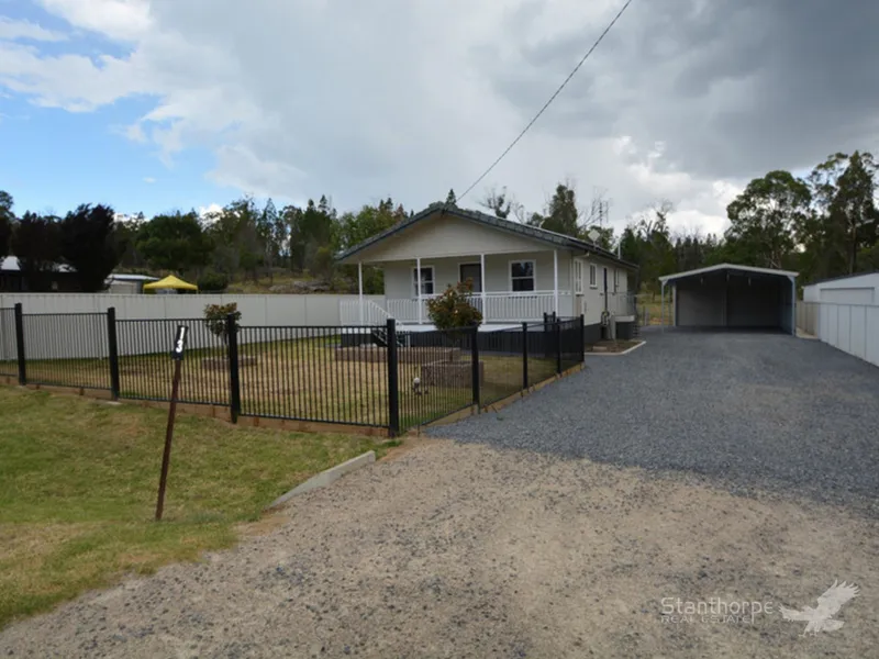 GLEN APLIN – 840M2 FENCED BLOCK WITH RENOVATED AIR CONDITIONED 3 BEDROOM RESIDENCE $16,000 10 kW SOLAR SYSTEM