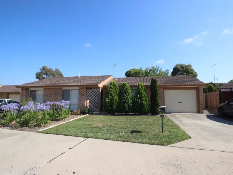 Neat & Tidy Tuggeranong Townhouse