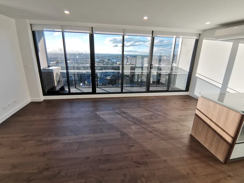 North Facing 2-Bedrooms 2-Bathrooms Apartment, 1 Carpark Included. Available Now.