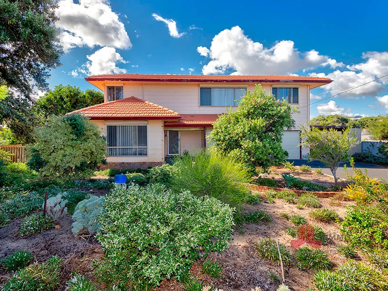 Location, Location – Beachfront in Binningup!